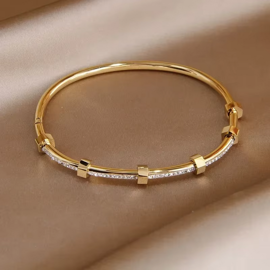 Madison - Bright Golden Bracelet with Moissaniet cover