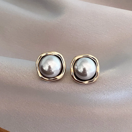 Kassandra - Vintage Elegant Black Pearl Earrings